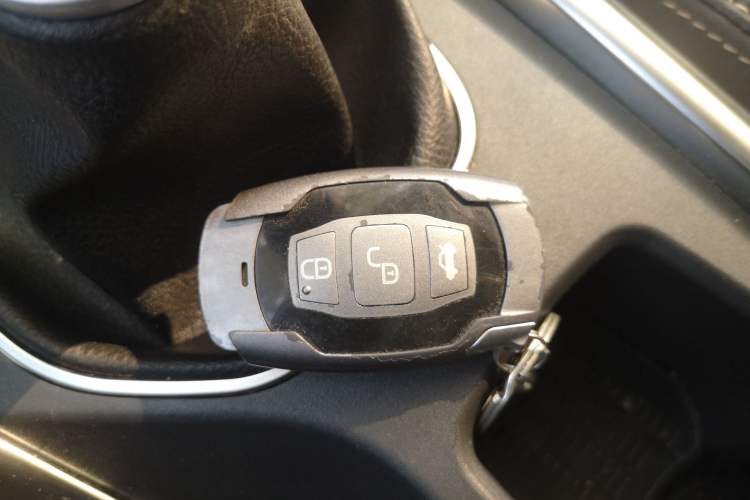 Used BYD Song 2016 Gaishi Edition 1.5TI Manual Haoya Model Vehicle Key
