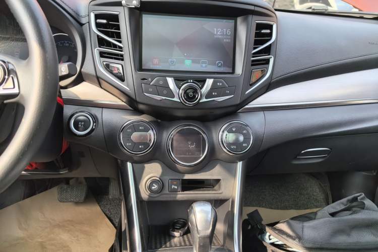 Used BYD Song 2016 2.0TID Automatic Prestige Edition Audio And AC Panel