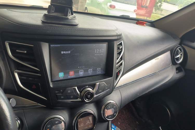 Used BYD Song 2016 1.5TI Manual Luxury Model Audio And AC Panel