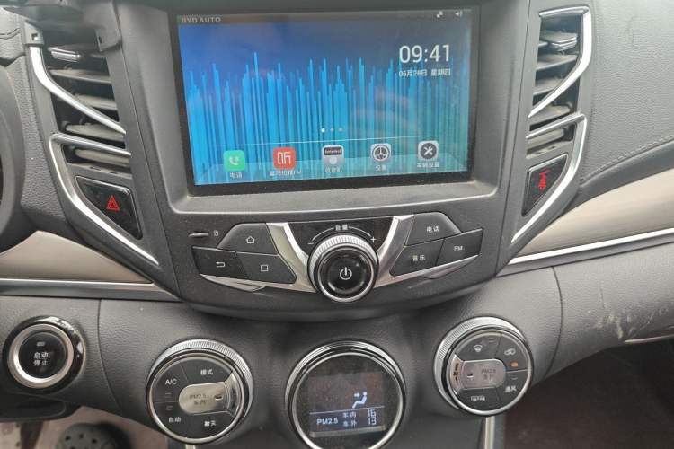 Used BYD Song 2016 Gaishi Edition 1.5TID Automatic Luxury Model Audio And AC Panel