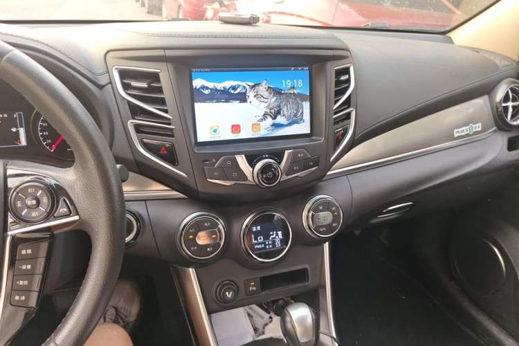 Used BYD Song 2016 Gaishi Edition 1.5TID Automatic Luxury Model Audio And AC Panel