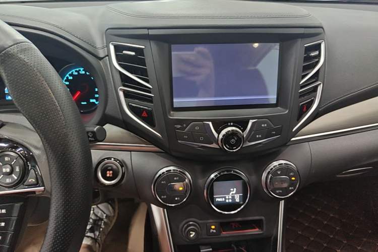 Used BYD Song 2016 Gaishi Edition 1.5TID Automatic Luxury Model Audio And AC Panel
