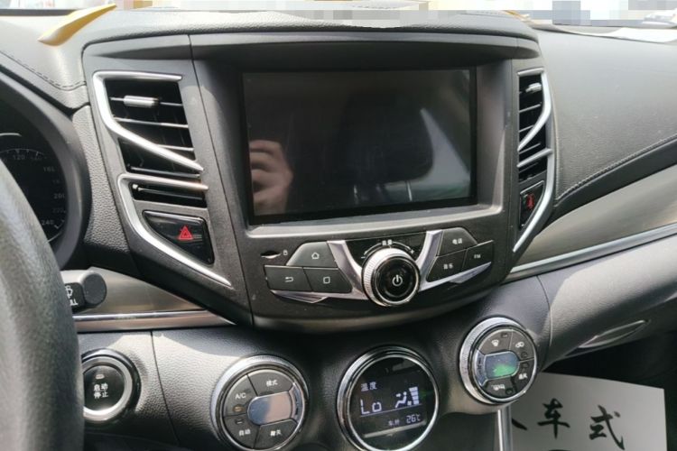 Used BYD Song 2016 GaiShi Edition 1.5TID Automatic Elite Model Audio And AC Panel