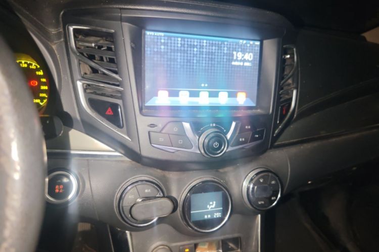 Used BYD Song 2016 GaiShi Edition 1.5TI Manual Elite Model Audio And AC Panel