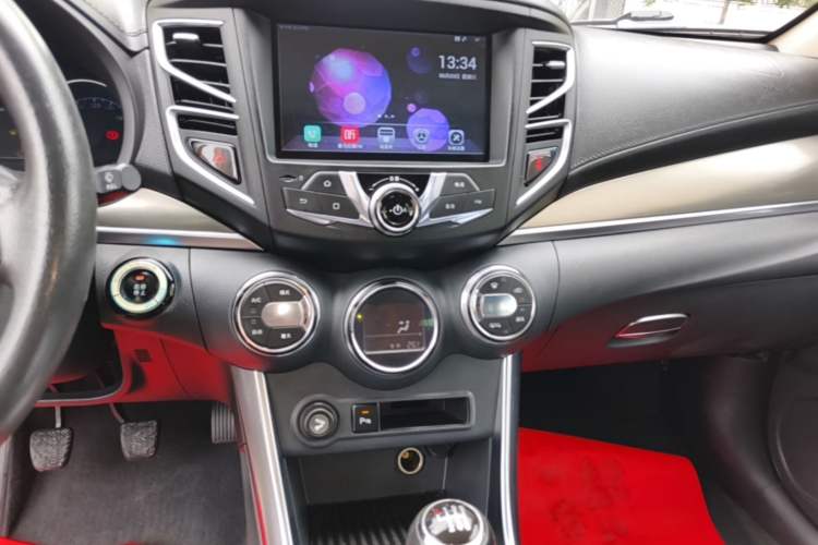 Used BYD Song 2016 GaiShi Edition 1.5TI Manual Elite Model Audio And AC Panel