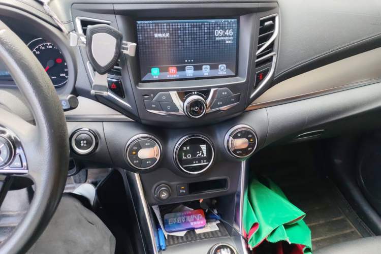 Used BYD Song 2016 1.5TI Manual Luxury Model Audio And AC Panel