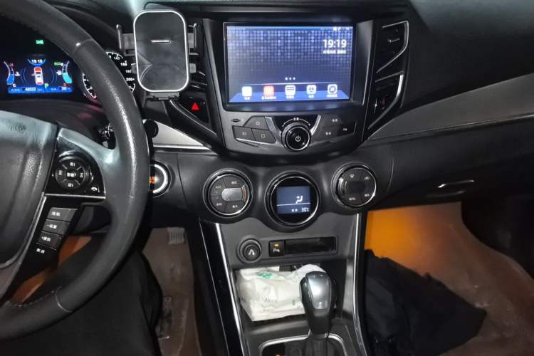 Used BYD Song 2016 2.0TID Automatic Prestige Edition Audio And AC Panel