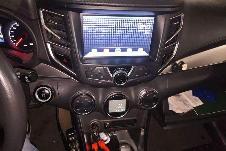 Used BYD Song 2016 2.0TID Automatic Prestige Edition Audio And AC Panel