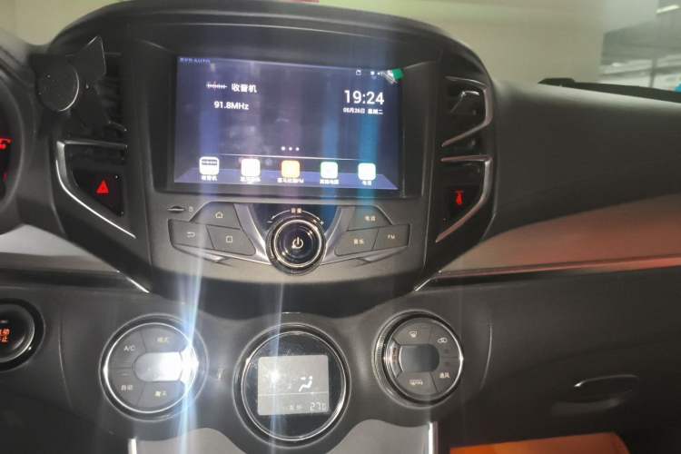 Used BYD Song 2016 GaiShi Edition 1.5TID Automatic Elite Model Audio And AC Panel