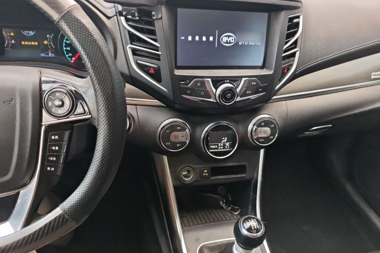 Used BYD Song 2016 Gaishi Edition 1.5TI Manual Haoya Model Audio And AC Panel