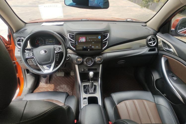Used BYD Song 2016 Gaishi Edition 1.5TID Automatic Luxury Model Center Console