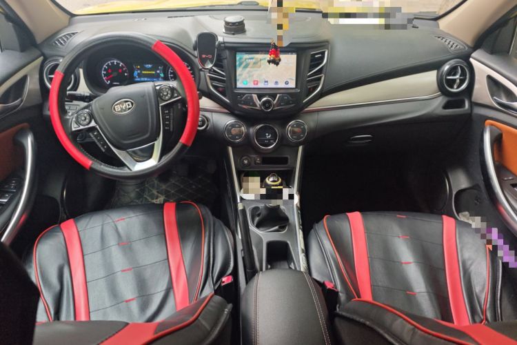 Used BYD Song 2016 1.5TI Manual Luxury Model Center Console