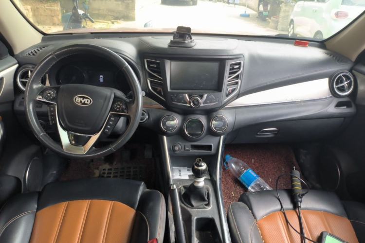Used BYD Song 2016 1.5TI Manual Luxury Model Center Console