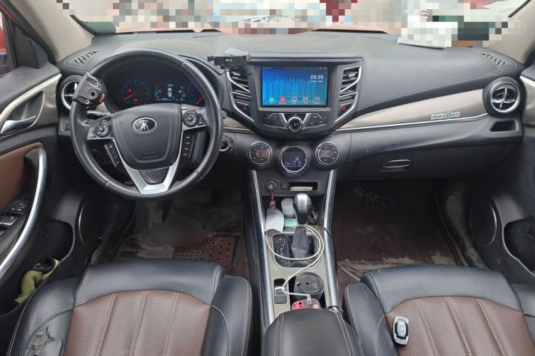 Used BYD Song 2016 Gaishi Edition 1.5TID Automatic Luxury Model Center Console