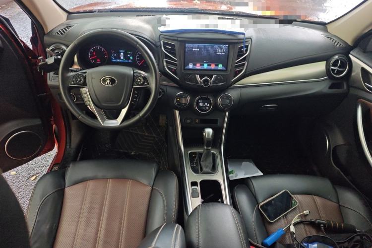 Used BYD Song 2016 GaiShi Edition 1.5TID Automatic Elite Model Center Console