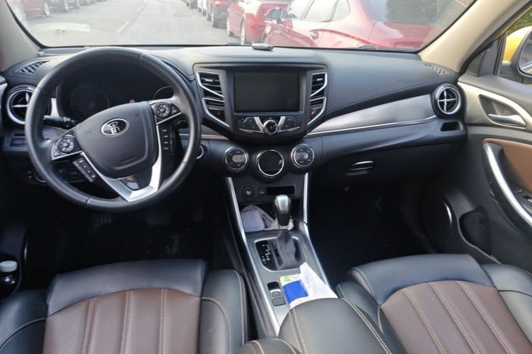 Used BYD Song 2016 Gaishi Edition 1.5TID Automatic Luxury Model Center Console
