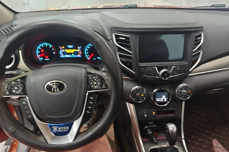 Used BYD Song 2016 Gaishi Edition 1.5TID Automatic Luxury Model Center Console