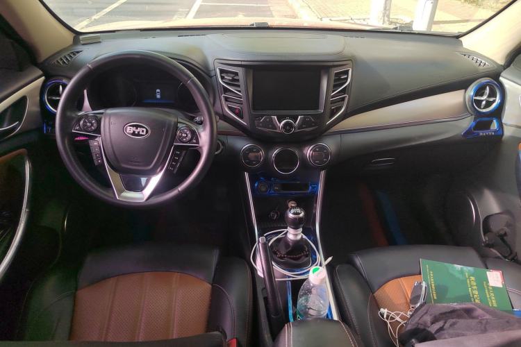Used BYD Song 2016 1.5TI Manual Luxury Model Center Console