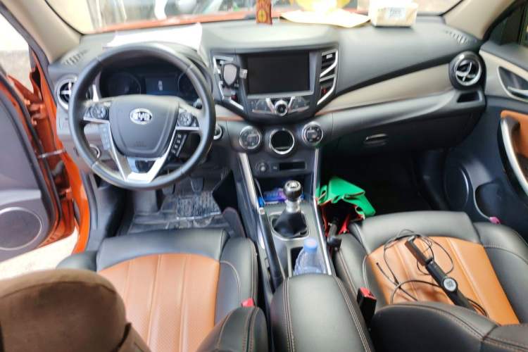 Used BYD Song 2016 1.5TI Manual Luxury Model Center Console