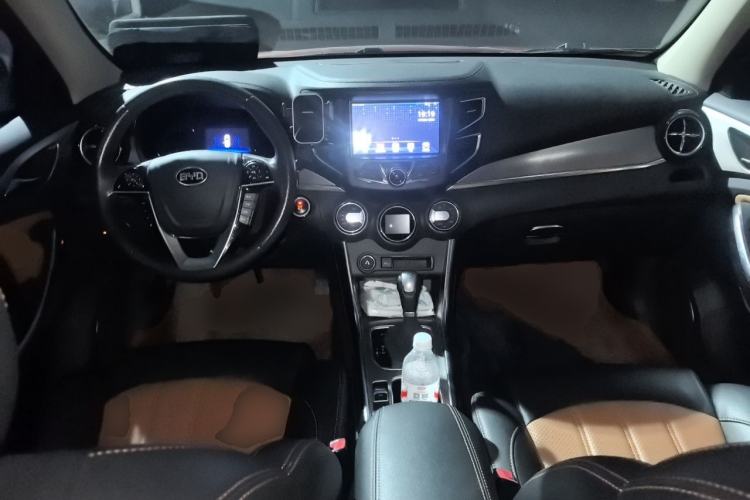 Used BYD Song 2016 2.0TID Automatic Prestige Edition Center Console