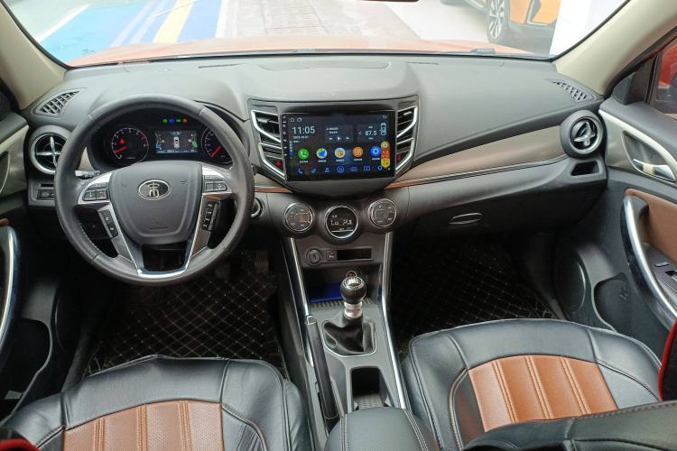 Used BYD Song 2016 Gaishi Edition 1.5TI Manual Leading Model Center Console