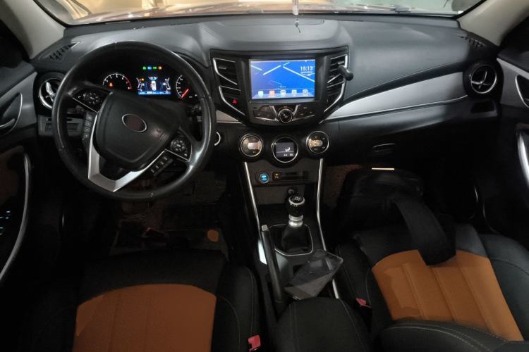 Used BYD Song 2016 1.5TI Manual Luxury Model Center Console