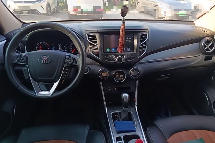 Used BYD Song 2016 2.0TID Automatic Prestige Edition Center Console