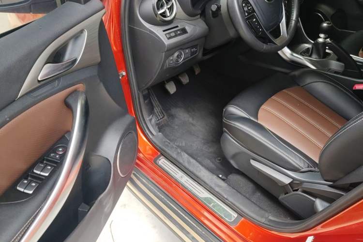 Used BYD Song 2016 GaiShi Edition 1.5TI Manual Elite Model Driver Seat