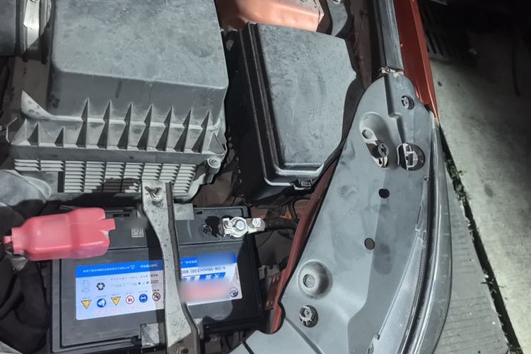 Used BYD Song 2016 2.0TID Automatic Prestige Edition Engine Bay Left