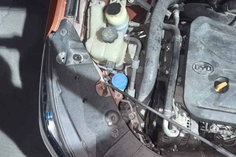 Used BYD Song 2016 2.0TID Automatic Prestige Edition Engine Bay Right