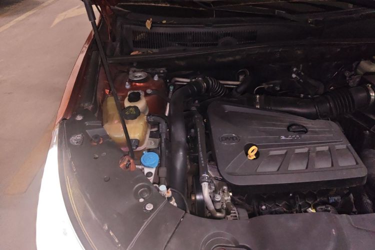 Used BYD Song 2016 2.0TID Automatic Prestige Edition Engine Bay Right