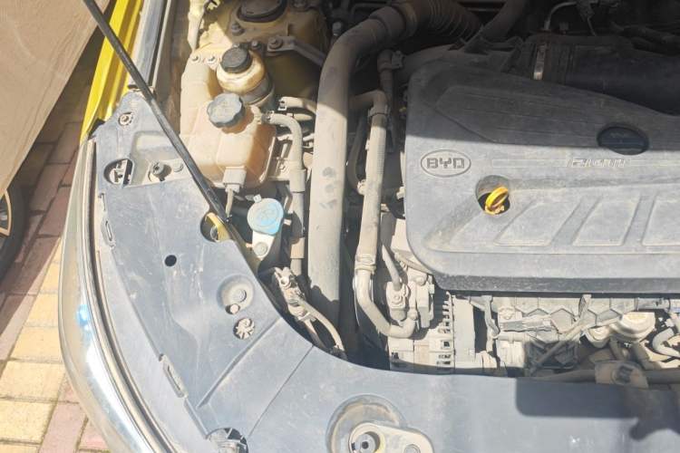 Used BYD Song 2016 2.0TID Automatic Flagship Edition Engine Bay Right