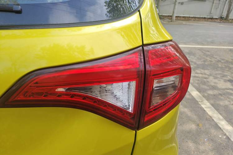 Used BYD Song 2016 1.5TI Manual Luxury Model Exterior 3