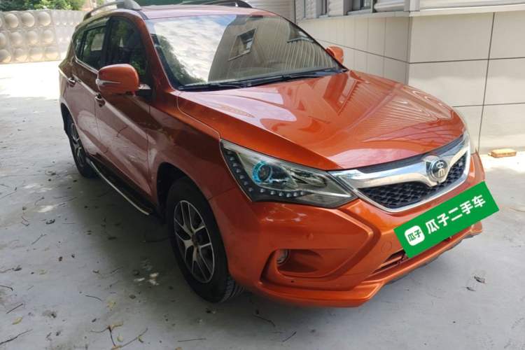Used BYD Song 2016 GaiShi Edition 1.5TI Manual Elite Model Front Right 45 Deg