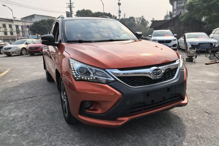 Used BYD Song 2016 2.0TID Automatic Prestige Edition Front Right 45 Deg