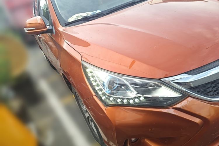Used BYD Song 2016 GaiShi Edition 1.5TID Automatic Elite Model Front Right 45 Deg