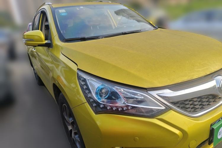 Used BYD Song 2016 Gaishi Edition 1.5TID Automatic Luxury Model Front Right 45 Deg