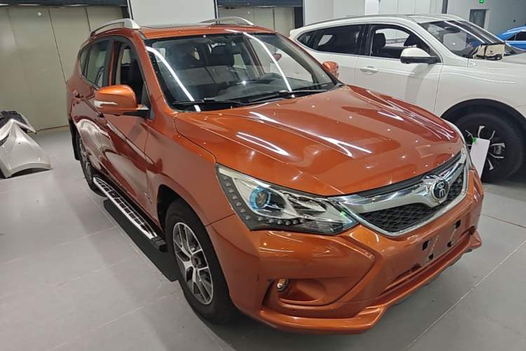 Used BYD Song 2016 Gaishi Edition 1.5TID Automatic Luxury Model Front Right 45 Deg