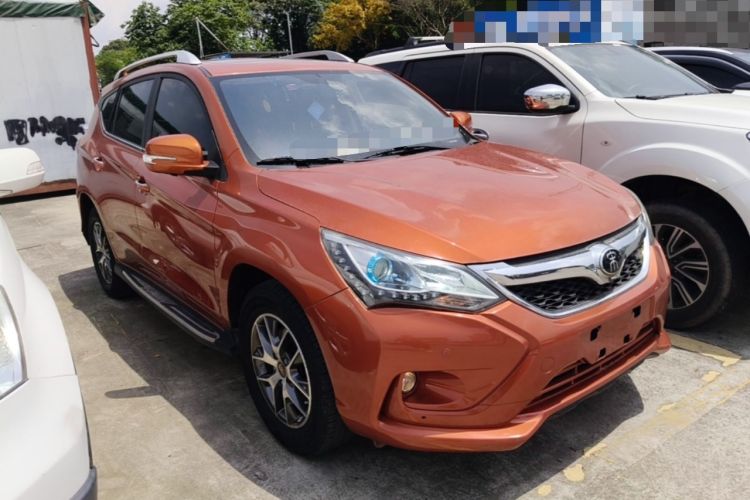 Used BYD Song 2016 GaiShi Edition 1.5TID Automatic Elite Model Front Right 45 Deg