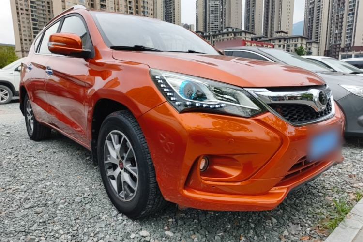 Used BYD Song 2016 GaiShi Edition 1.5TI Manual Elite Model Front Right 45 Deg