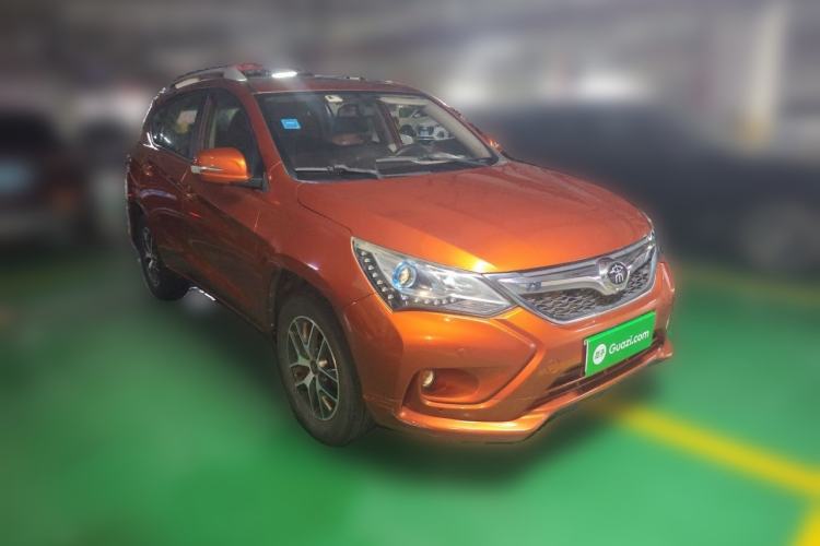 Used BYD Song 2016 GaiShi Edition 1.5TID Automatic Elite Model Front Right 45 Deg