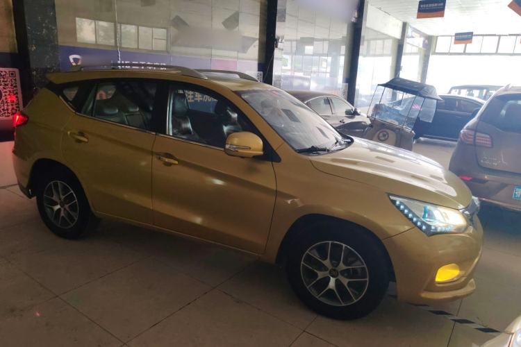 Used BYD Song 2016 GaiShi Edition 1.5TI Manual Elite Model Front Right 45 Deg