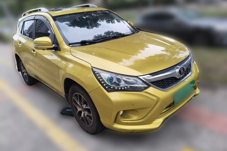 Used BYD Song 2016 GaiShi Edition 1.5TID Automatic Elite Model Front Right 45 Deg