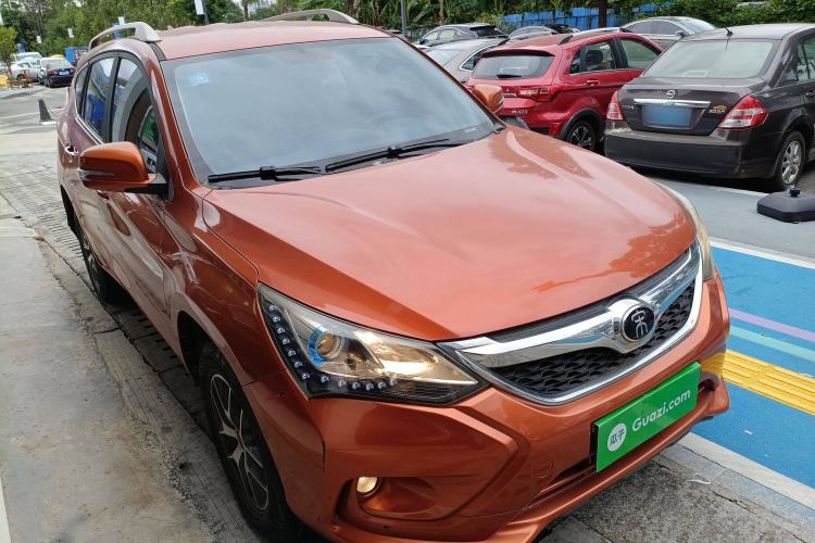 Used BYD Song 2016 Gaishi Edition 1.5TI Manual Leading Model Front Right 45 Deg