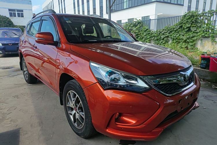 Used BYD Song 2016 GaiShi Edition 1.5TI Manual Elite Model Front Right 45 Deg