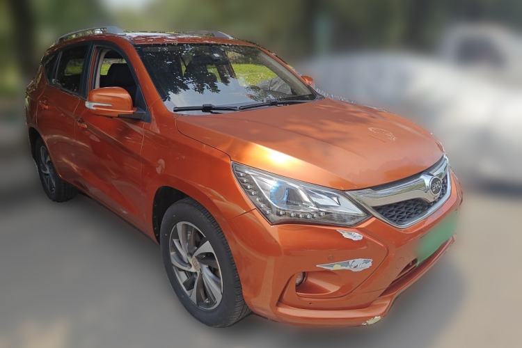 Used BYD Song 2016 1.5TI Manual Luxury Model Front Right 45 Deg