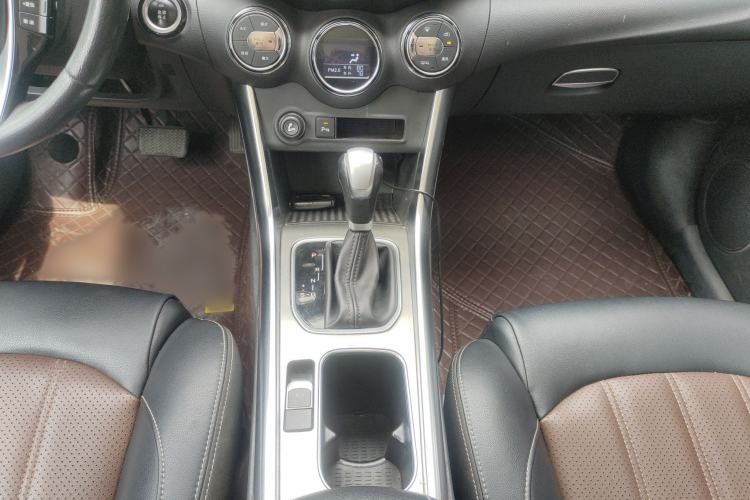 Used BYD Song 2016 Gaishi Edition 1.5TID Automatic Luxury Model Gear Lever