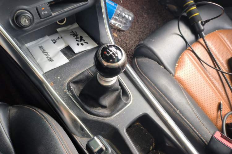 Used BYD Song 2016 1.5TI Manual Luxury Model Gear Lever
