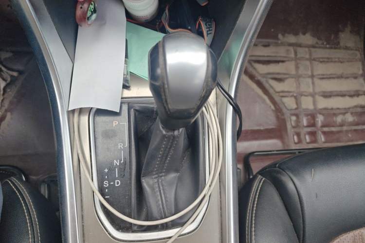 Used BYD Song 2016 Gaishi Edition 1.5TID Automatic Luxury Model Gear Lever