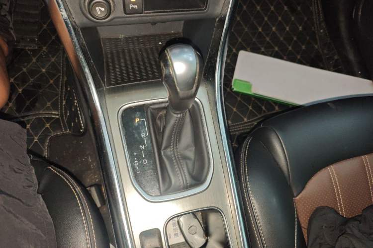 Used BYD Song 2016 GaiShi Edition 1.5TID Automatic Elite Model Gear Lever